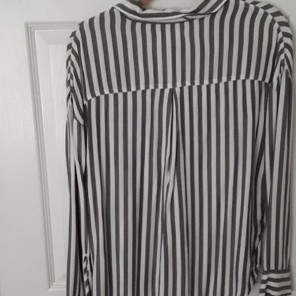 Hollister  button down shrit - Picture 2 of 2